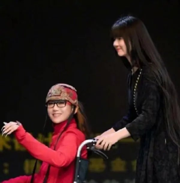 杨丽萍透露小彩旗近况,小彩旗现状到底如何?