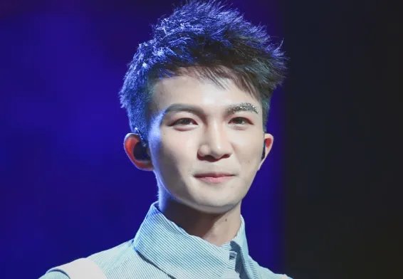 周深为保护嗓子，不吃土豆丝、米饭剪掉两头尖，和郭德纲有啥关系？