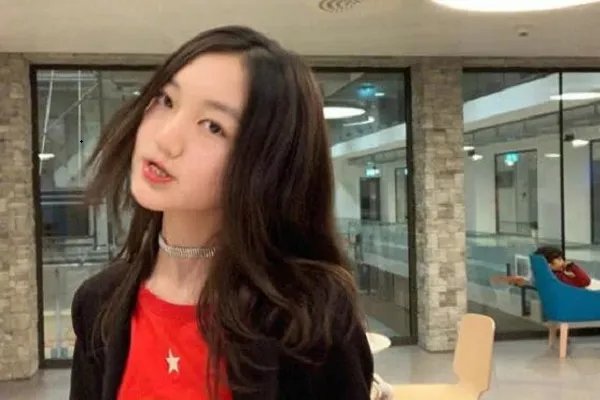 李嫣曾被指“十三岁去过夜店”,此事从何说起?