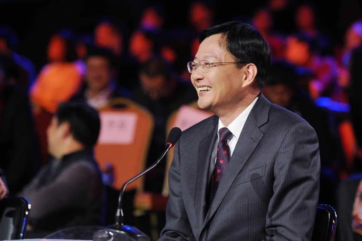 被称为财经网红一哥的李大霄,他到底有何魅力能拥有如此多的粉丝?