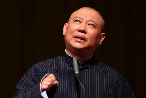 周深为保护嗓子，不吃土豆丝、米饭剪掉两头尖，和郭德纲有啥关系？