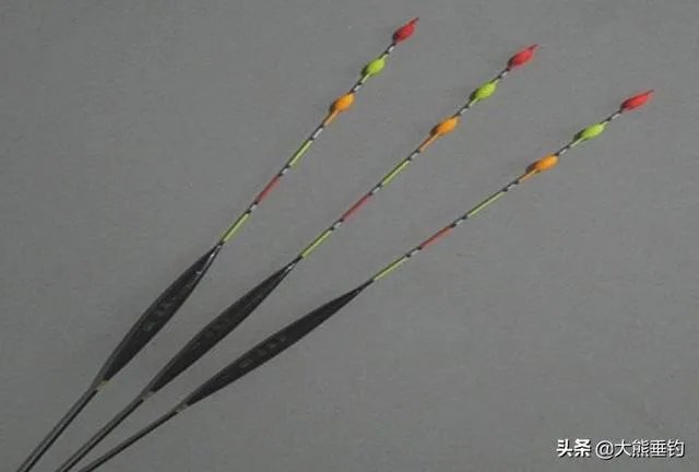 钓鱼眼镜有近视，夜钓用空心一体醒目漂钓鱼好还是用后二目加粗的鱼漂好？