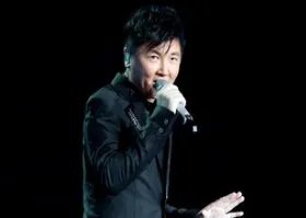 《少年包青天》的主题曲是谁唱的?