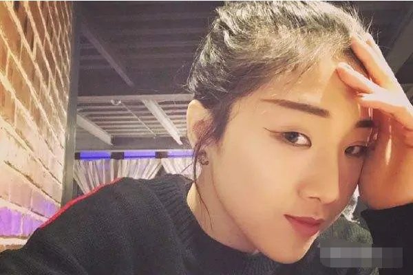 杨超越发文力挺Yamy，作为圈内新人的她这样的发言会不会太刚了？