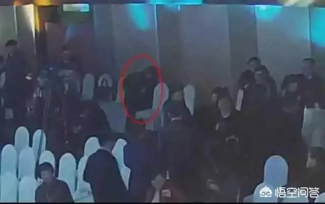 男子“八进宫”在派出所痛哭,老婆每次说同一句话“我们等你回来”,这事你怎么看?
