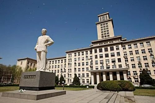 南开大学校长论文多出存在误用，这种行为该不该严惩？
