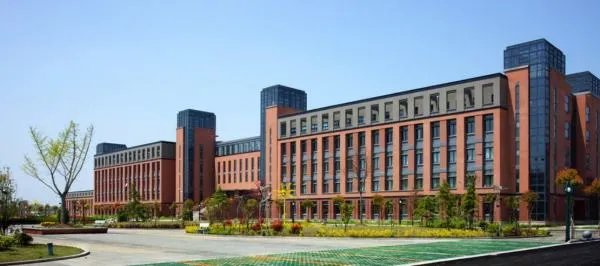 大连财经学院的学费是多少