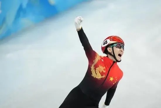 武大靖B组第一无缘卫冕500米,他的出局算不算冷门?