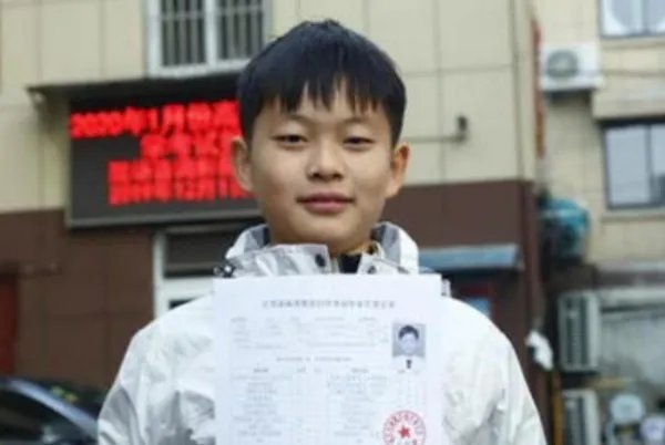 何宜德11岁南京大学毕业，神童速成真的好吗？