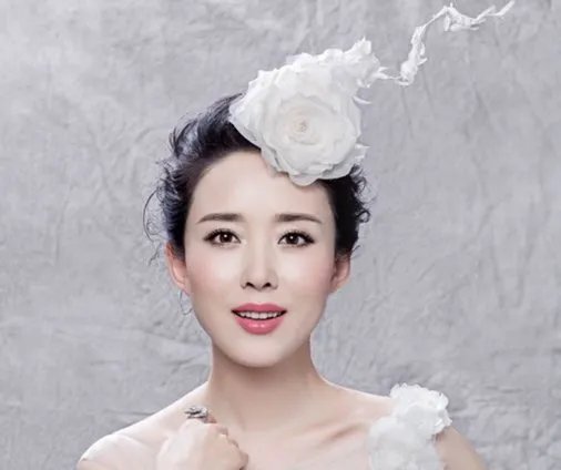 她是赵薇同学，曾被曝靠潜规则上位，你认识她吗？