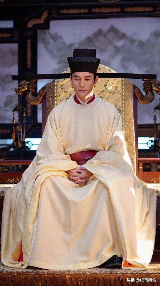《清平乐》和《猎狐》你比较喜欢哪个角色的王凯?