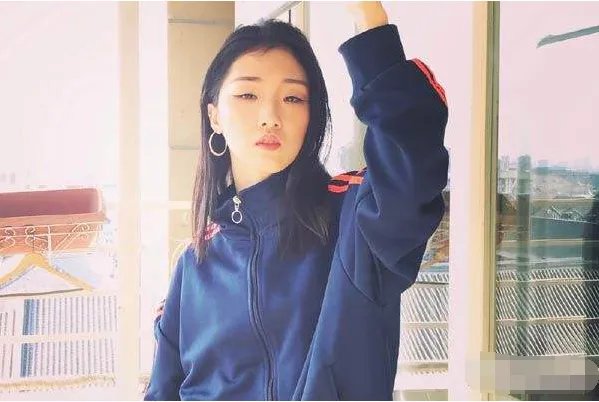 杨超越发文力挺Yamy，作为圈内新人的她这样的发言会不会太刚了？