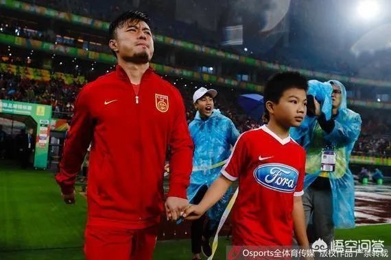 曹赟定为周军不惜与网友约架,义气是义气,考虑申花了吗?