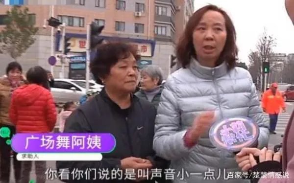 大妈跳广场舞被撵,怒找记者求助,记者:500米都走不动吗?你怎么看?