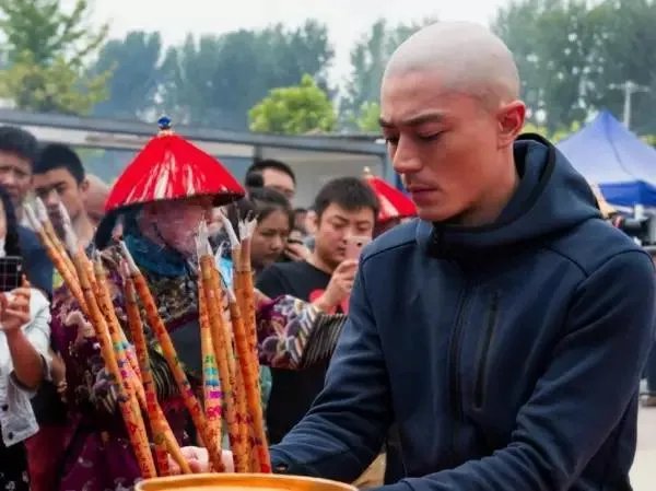 国内外有哪些明星秃头了依然很帅的?