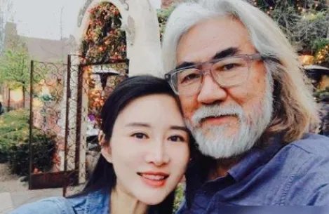 杜星霖被张纪中霸气搂怀,相差31岁被宠公主,她真的幸福吗?