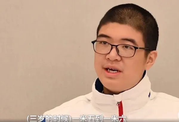 四川14岁男孩高221厘米,是与他的饮食有关还是基因决定的?