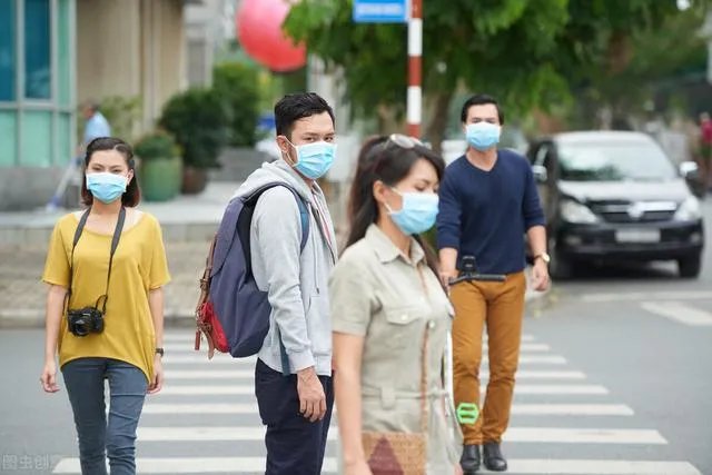 深圳最近几处发现新冠病毒，现阶段好多人都不带口罩，你怎么看？