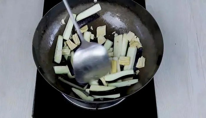 烧茄子的做法 家常烧茄子怎么做