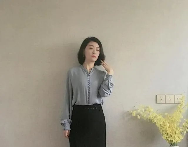 大家能否推荐下适合职场女性的服装品牌?穿上走路带风那种?