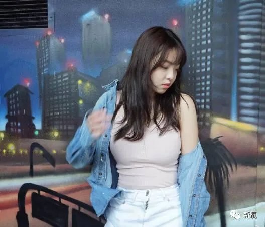王中磊闺女晒长腿照,娱乐圈大佬们的千金都长什么样?