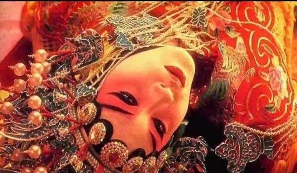 影视剧中有哪些男扮女装的明星？