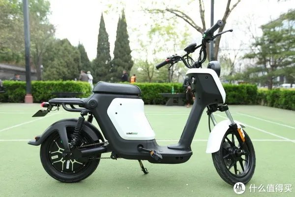 评测 篇一:新国标电动自行车实测,实力选手小牛电动US