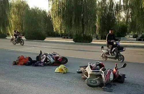 山东泰安一轿车撞上4辆电动车,此事故是否有人员伤亡的情况?