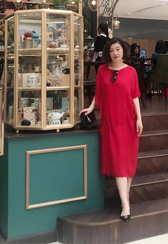 大家能否推荐下适合职场女性的服装品牌?穿上走路带风那种?