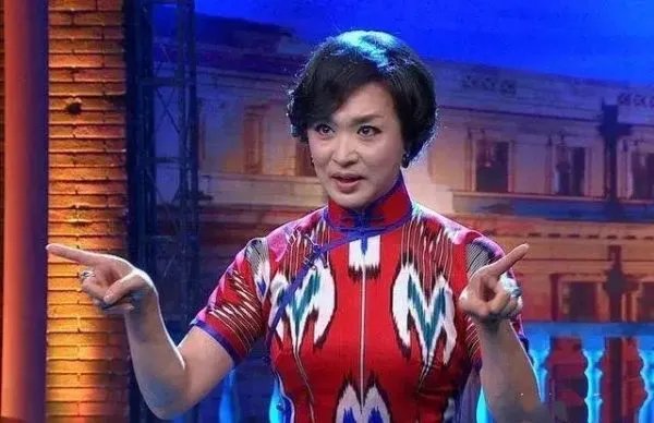 曹可凡炮轰真人秀,惹恼金星发文怒骂,两个人到底谁有错?