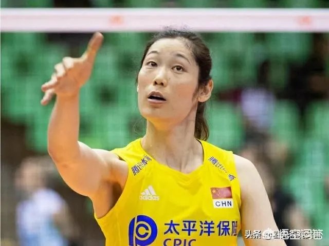 北仑站女排最后一战,大美女姚笛在场下捂嘴偷笑,朱婷还手舞足蹈的发生了什么?