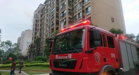 桂林一小区发生火灾,民房起火该如何自救?