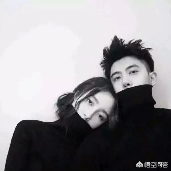 有没有这个图片的情侣头像呀?