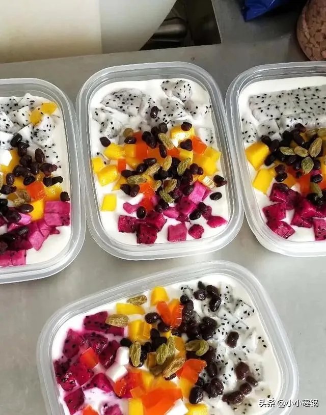 最近很烦恼,开了一家水果捞的饮品店,生意不怎么样一天就四五单。吃饭钱都不够,各位网友有什么好办法吗?