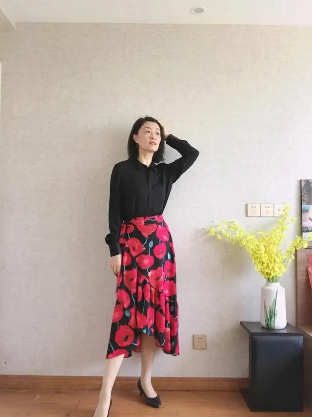 大家能否推荐下适合职场女性的服装品牌?穿上走路带风那种?