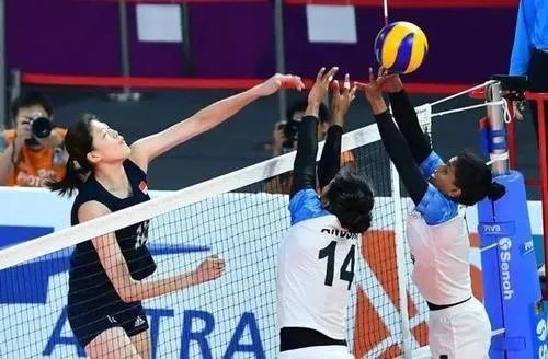 今晚女排3:0战胜俄罗斯,朱婷和李盈盈谁发挥的更好?
