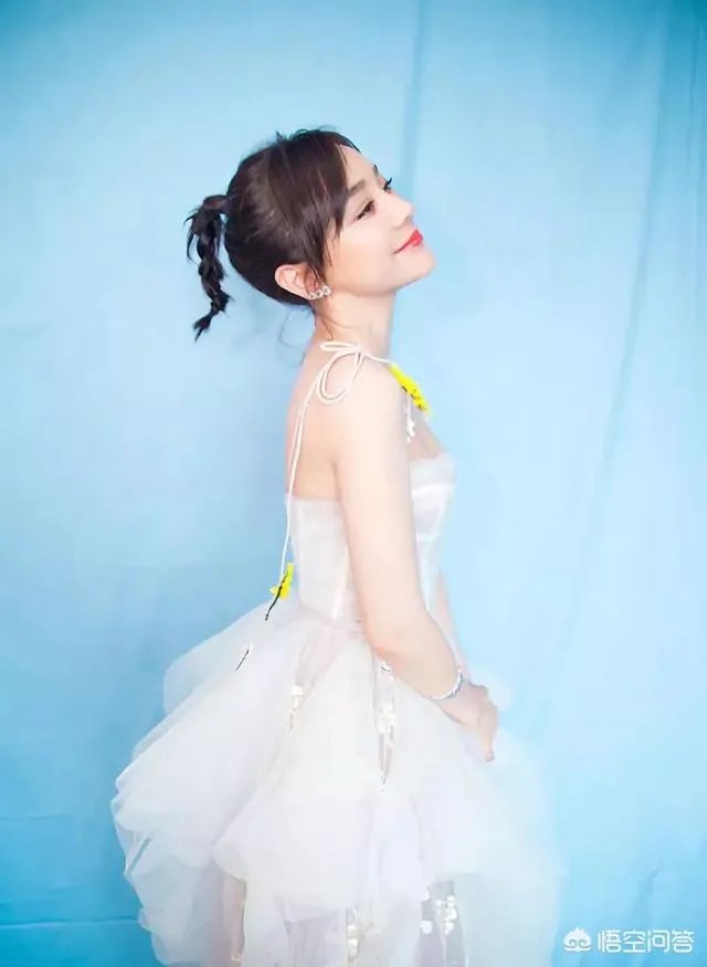 袁姗姗演技不错,她的衣品如何?