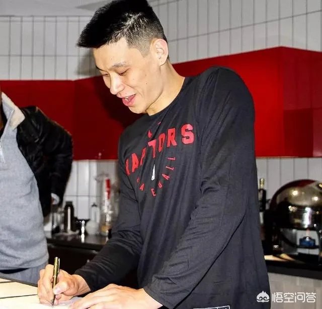 林书豪被老鹰买断将加盟猛龙,你觉得江湖还能在现“林疯狂”吗?