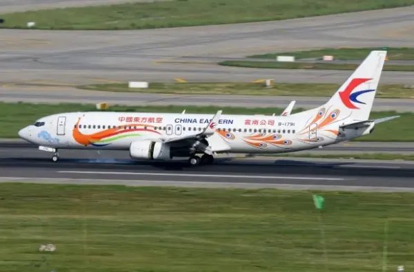 东航失事客机头等舱空姐丈夫发声,飞机起飞前,他与妻子都说了些什么?