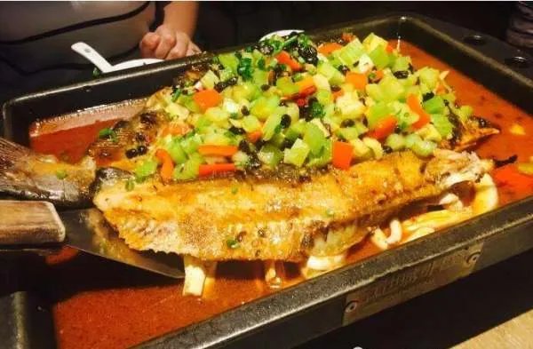 上海江边城外烤鱼突然爆炸，顾客索赔14.5万，对此你怎么看？