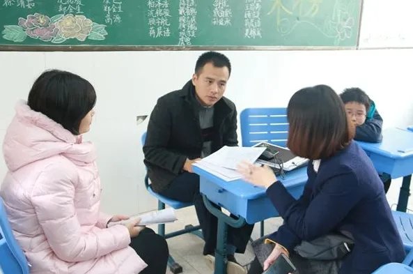 压垮成年人只需一个家长群,你认同这句话吗?