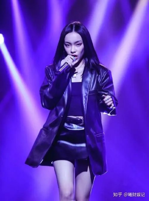 黄霄云会后悔第一期奇袭毛不易那么快吗?哪怕是听一会再奇袭,现在就不会给人一种那么强的针对性了,对吗?