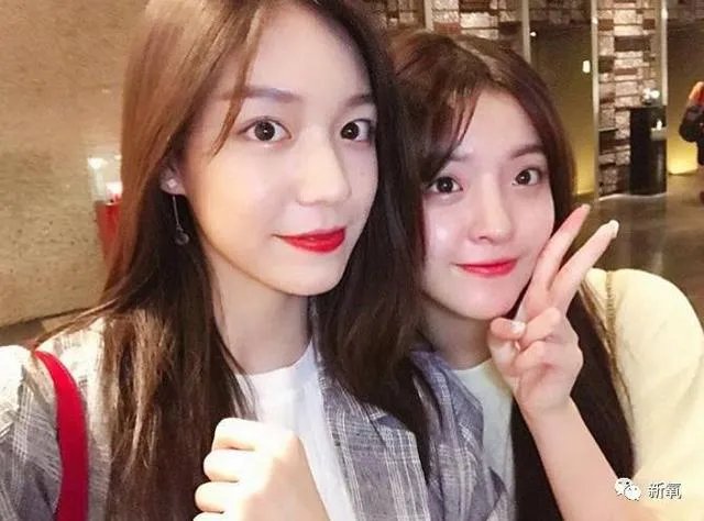 王中磊闺女晒长腿照,娱乐圈大佬们的千金都长什么样?