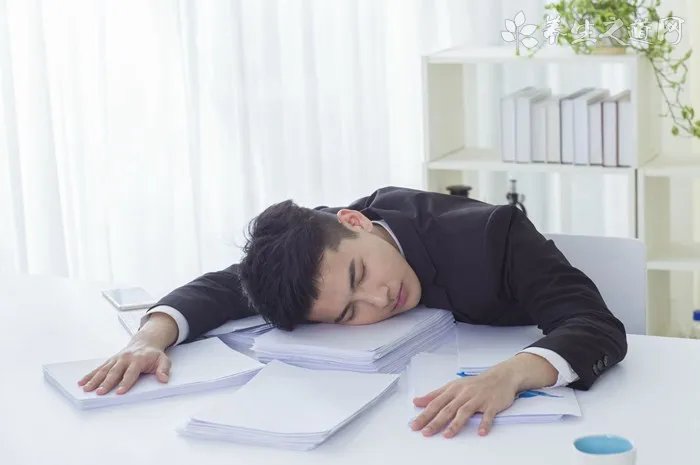 纪梵希新版禁忌之吻色号试色 纪梵希禁忌之吻16号好用吗