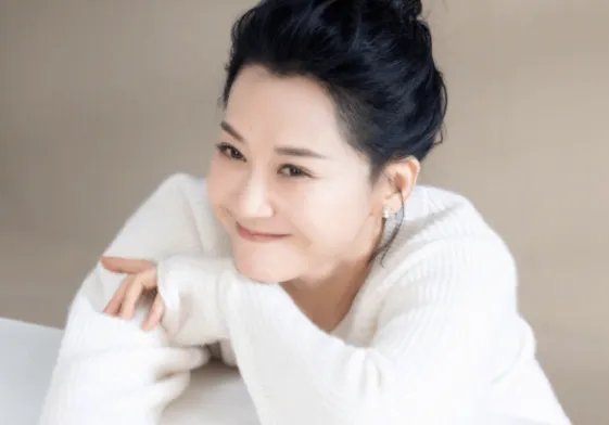 53岁许晴新片被换脸,出演的角色遭全面除名,究竟发生了什么?