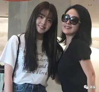 王中磊闺女晒长腿照,娱乐圈大佬们的千金都长什么样?