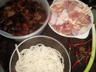 小鸡炖蘑菇