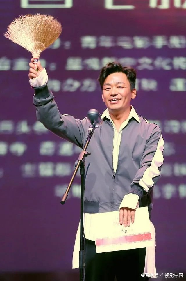 马蓉现身机场无人认识，是因为炒热度又讽刺王宝强了吗？