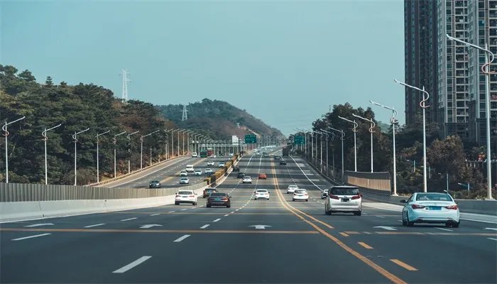 高速开车注意事项 高速开车需要注意些什么