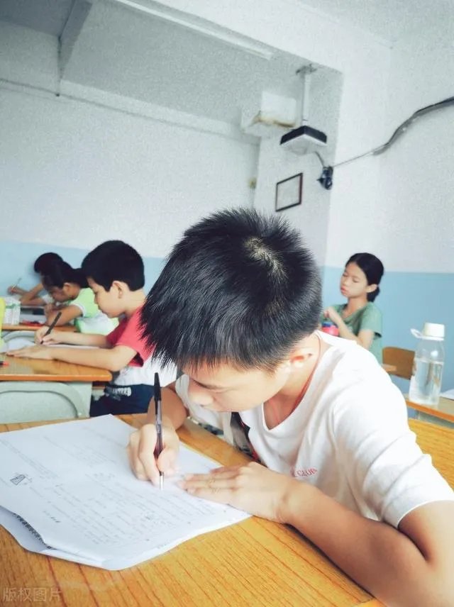 小学读的不是对口学校初中可以择校吗?